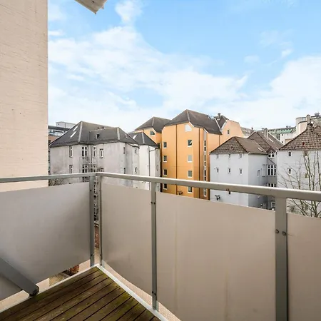 Lejlighed Colorful - Right Next To Grieghallen! *